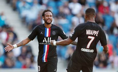 Com dois do brasileiro Neymar, PSG faz nove no Le Havre  Primeira Edição